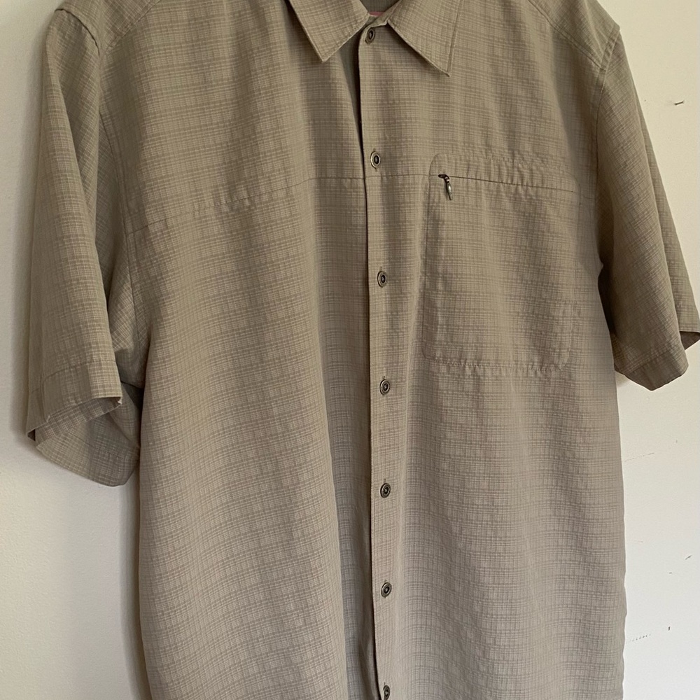 Columbia Tan Casual Button Down Short Sleeve Shirt